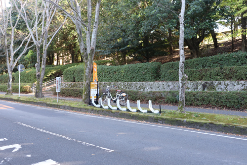 芝生園地前の「PULCLE」サイクルポート　全景