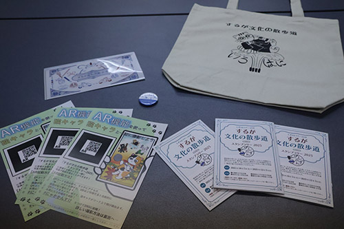 学生が手掛けたグッズとスタンプ帳