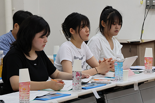 光云大学校学生の発表の様子